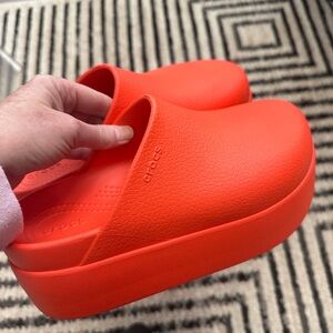 Platform crocs
